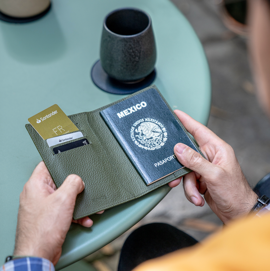 Porta Pasaporte Slim